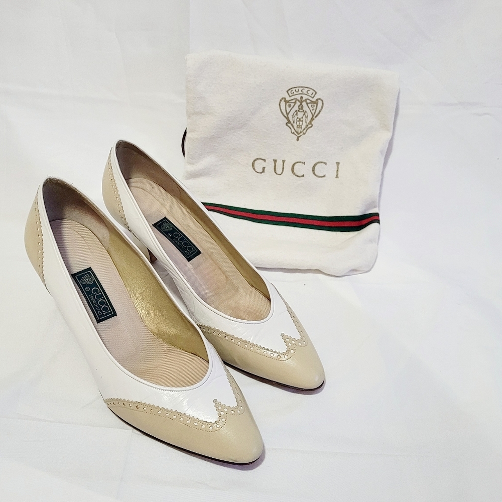 Gucci Vintage Wingtip Beige and White Leather Pumps Two Tone 37.5 Brouge Court